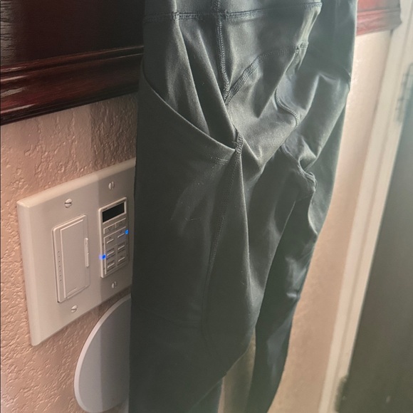 Victoria's Secret Black Sport Leggings Womens Size Small with Cell Phone Pockets - Picture 3 of 7